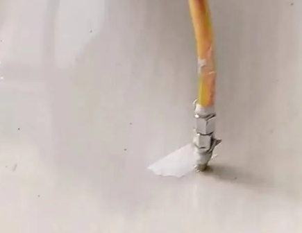 寿县瓷砖空鼓维修公司专业解答在瓷砖铺贴过程中，如果使用的砂料过粗（如全部使用了粗砂），可能会导致以下问题